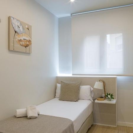 Apartamentos Turisticos Madanis L’Hospitalet de Llobregat Zewnętrze zdjęcie